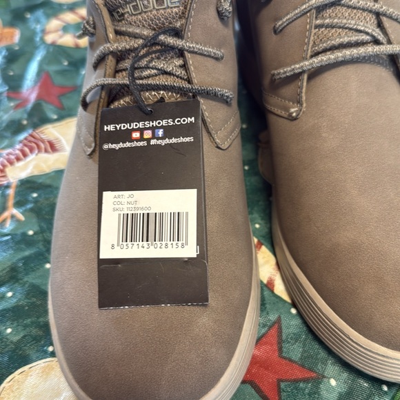 Hey Dude chukka
Boots, new with tags
Men’s 9
Women's 11 - Picture 5 of 6